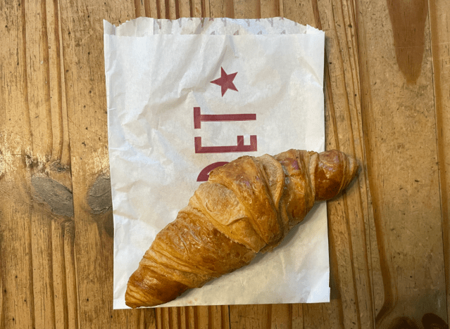 pret croissant on a table 