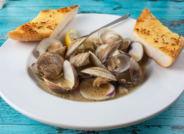 steamed clams at shell's seafood