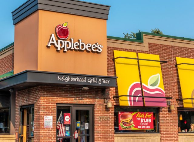 Applebee's storefront