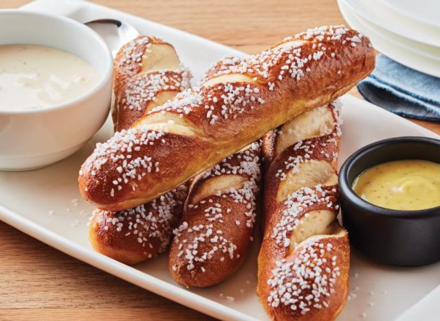 applebee's pub pretzels and dips