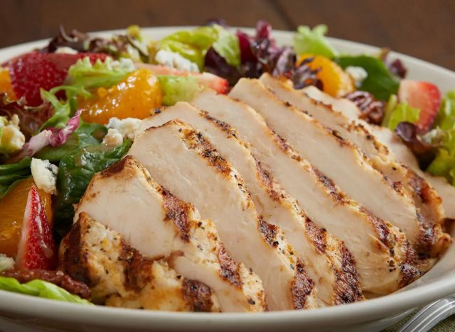 BJ's Restaurant & Brewhouse: Strawberry Fields Salad with Chicken 