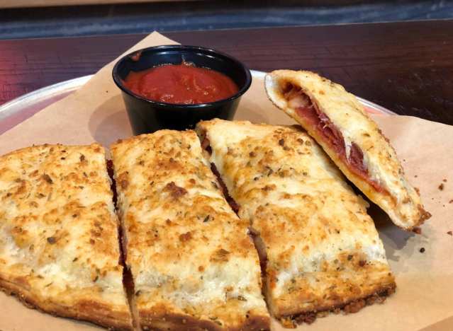 donatos pizza calzone