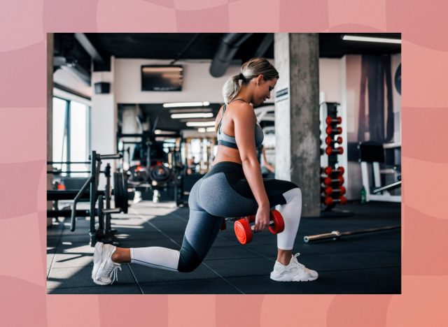 woman doing dumbbell lunges at the gym