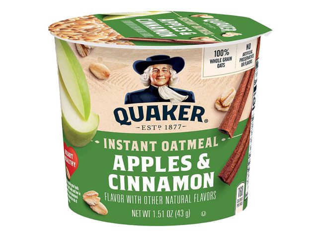 Quaker apples and cinnamon oatmeal cup