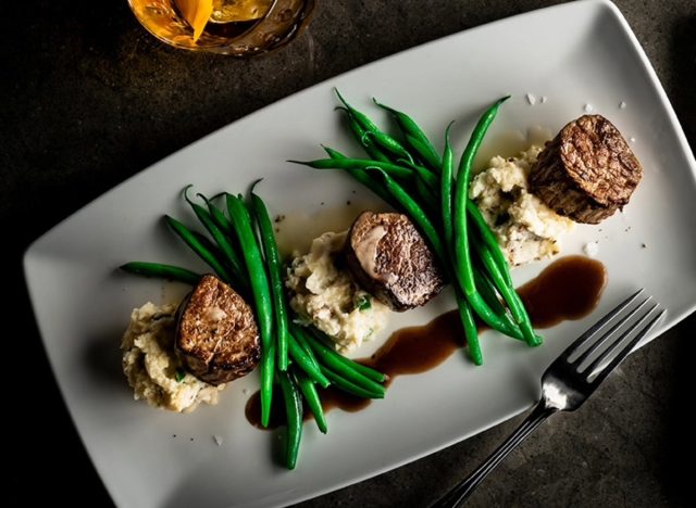 del frisco's filet medallions with château mashed potatoes, thin green beans, and red wine demi-glace