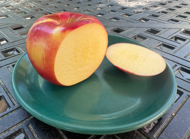 honeycrisp apple cut open on a plate 