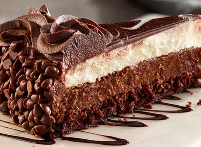 olive garden black tie mousse cake