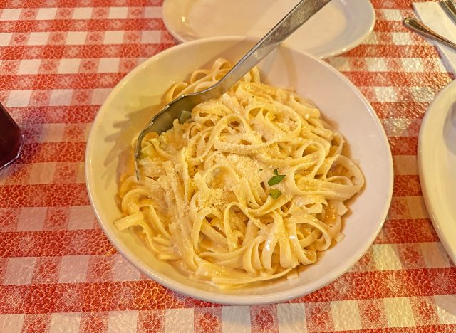 Buca di Beppo Fettuccine Alfredo 