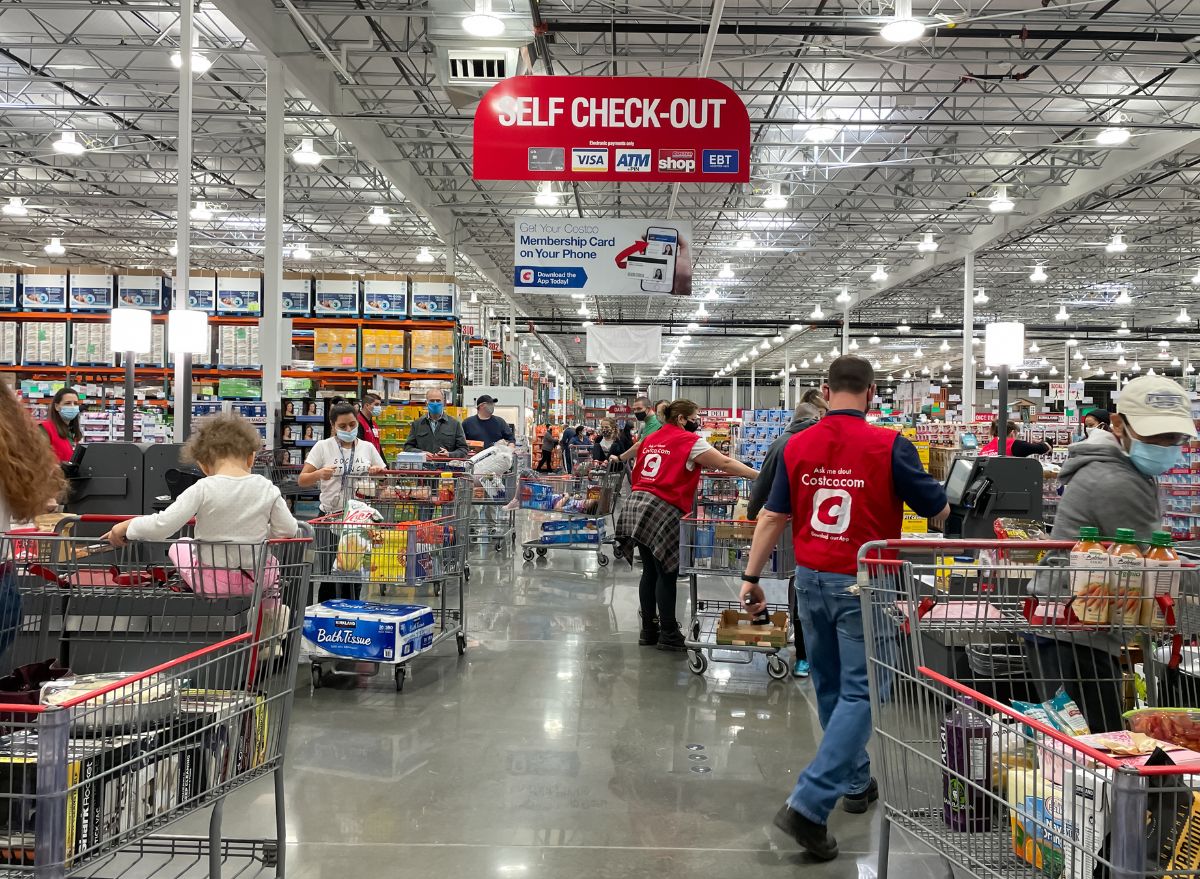 Costco self checkout station