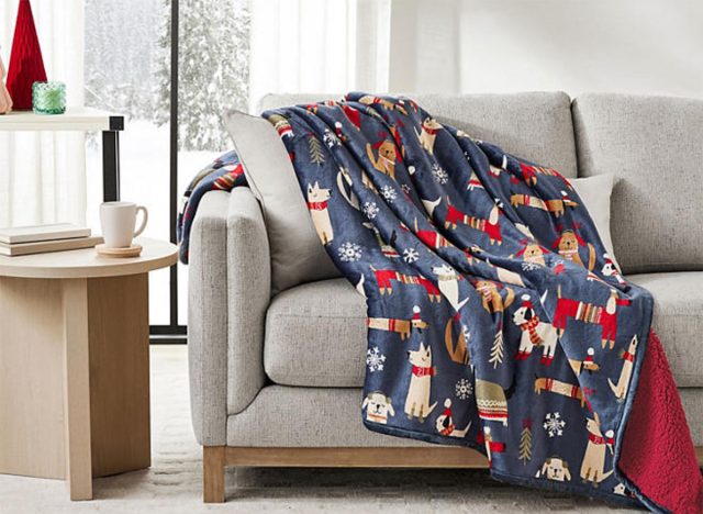 Sam's Club Member's Mark Holiday Plush Throw 