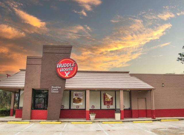 Huddle House storefront