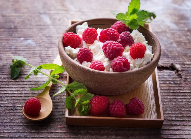 Cottage cheese with raspberries 