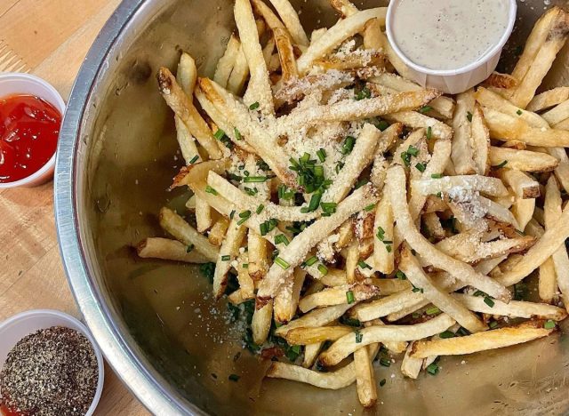 hopdoddy burger bar's seasoned fries