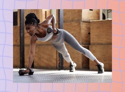 fit woman doing a dumbbell renegade row exercise at the gym