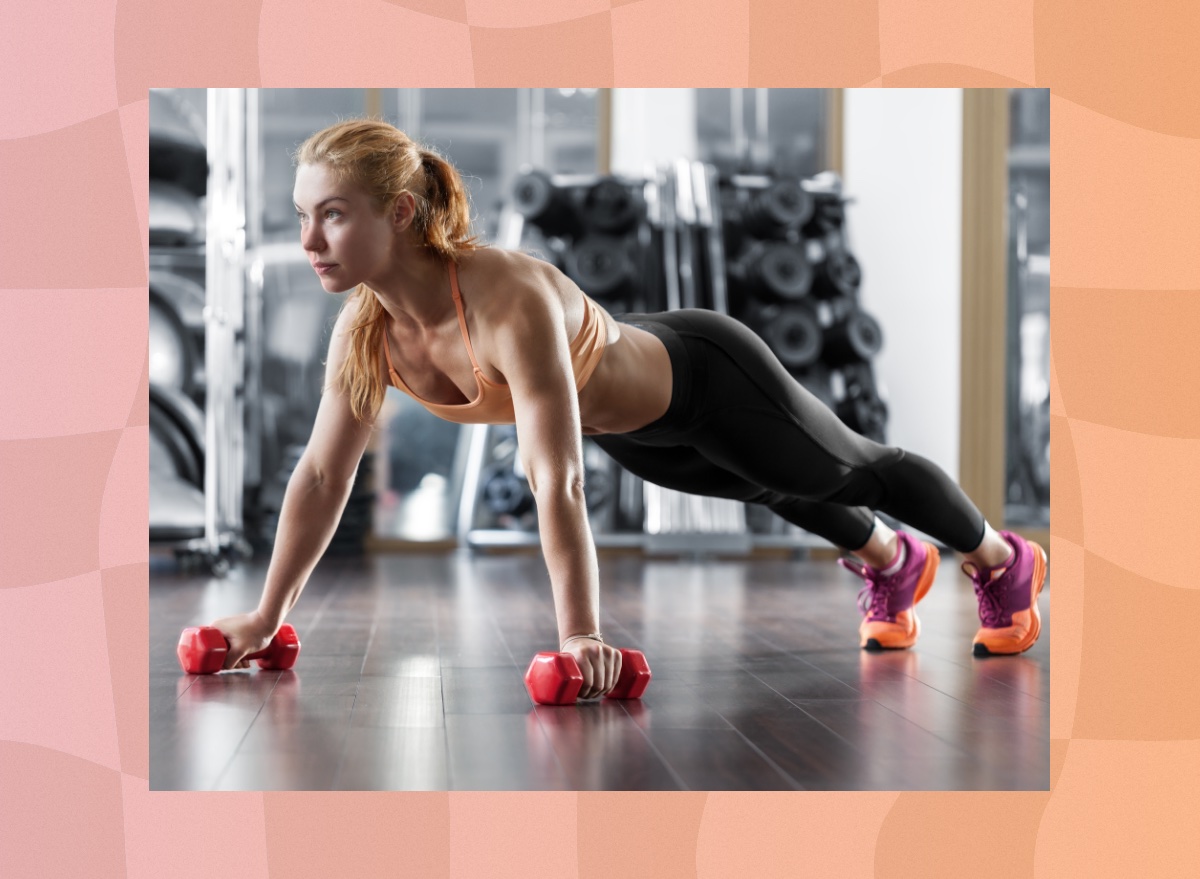 fit blonde woman doing dumbbell renegade row or pushup in gym