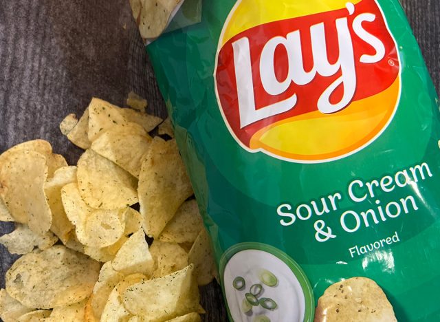 Lay's Sour Cream & Onion Flavored Potato Chips