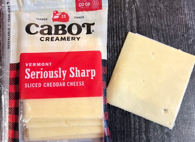 Cabot Creamery Slices Seriously Sharp White Cheese