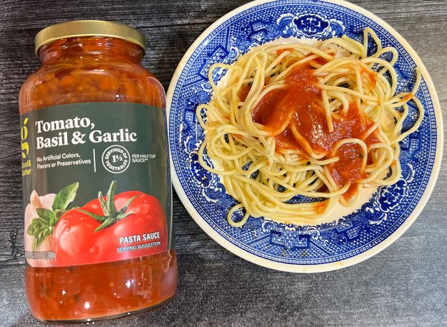 Good & Gather Tomato, Basil, and Garlic 