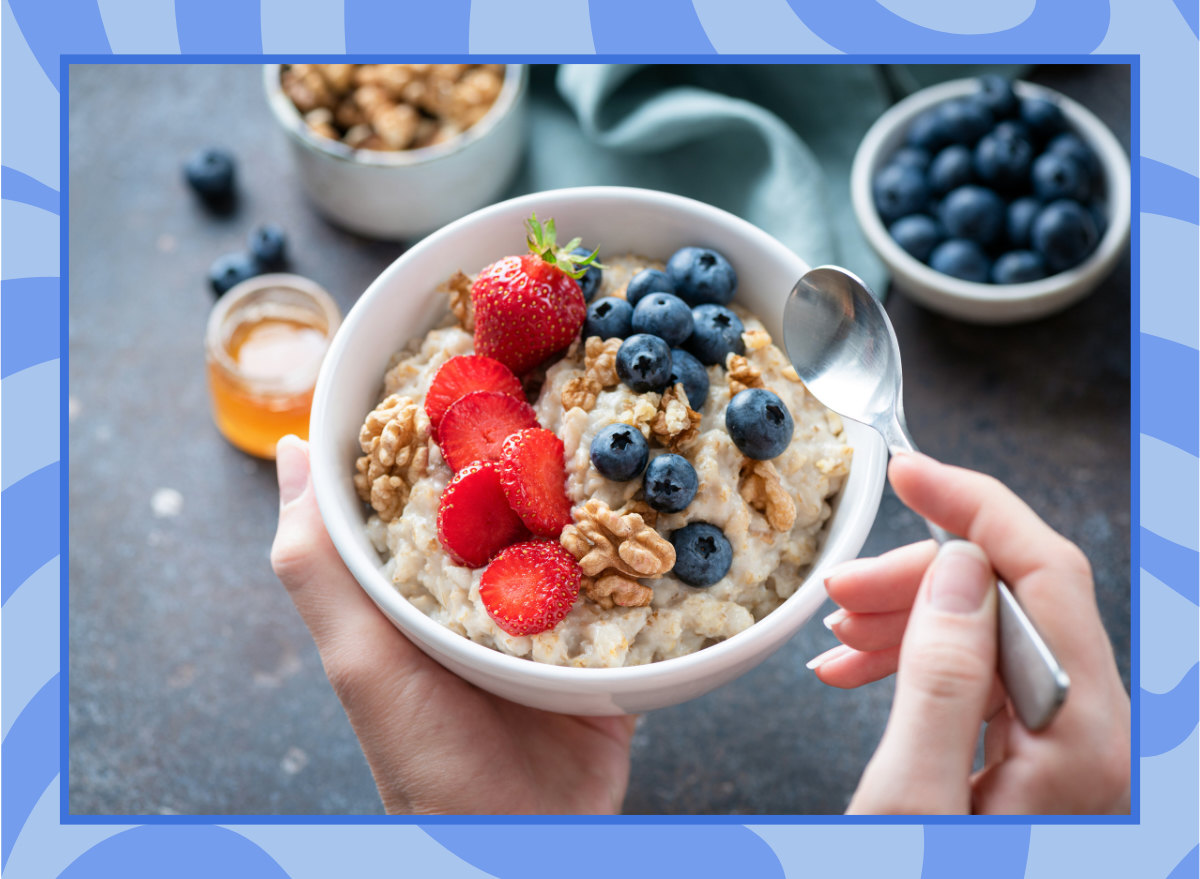 bowl of oatmeal with strawberries blueberries walnuts for weight loss