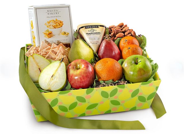  Golden State Fruit Organic Nuts, Cheese and Fruit Classic Gift Basket