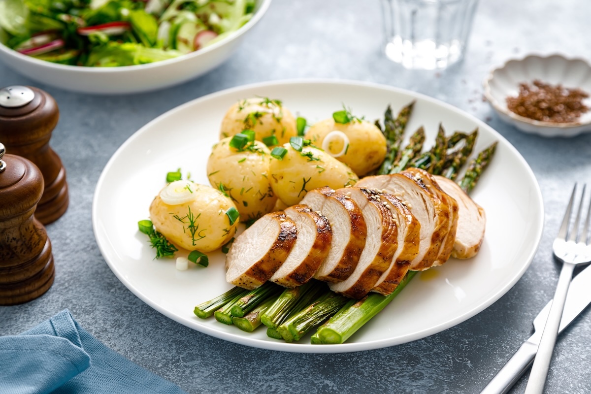 Roasted,Chicken,Breast,,Boiled,New,Potato,And,Grilled,Asparagus