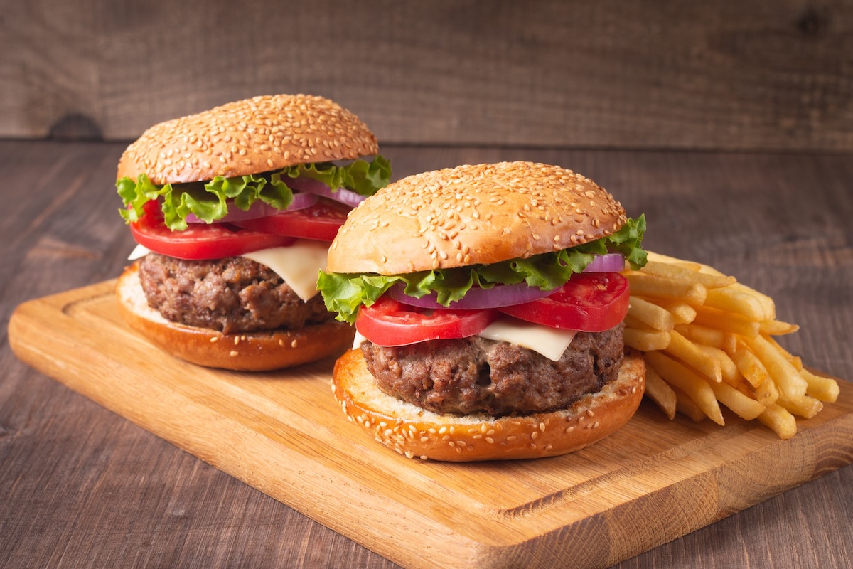 Homemade,Delicious,Hamburger,With,Beef,,Onion,,Tomato,,Lettuce,And,Cheese.