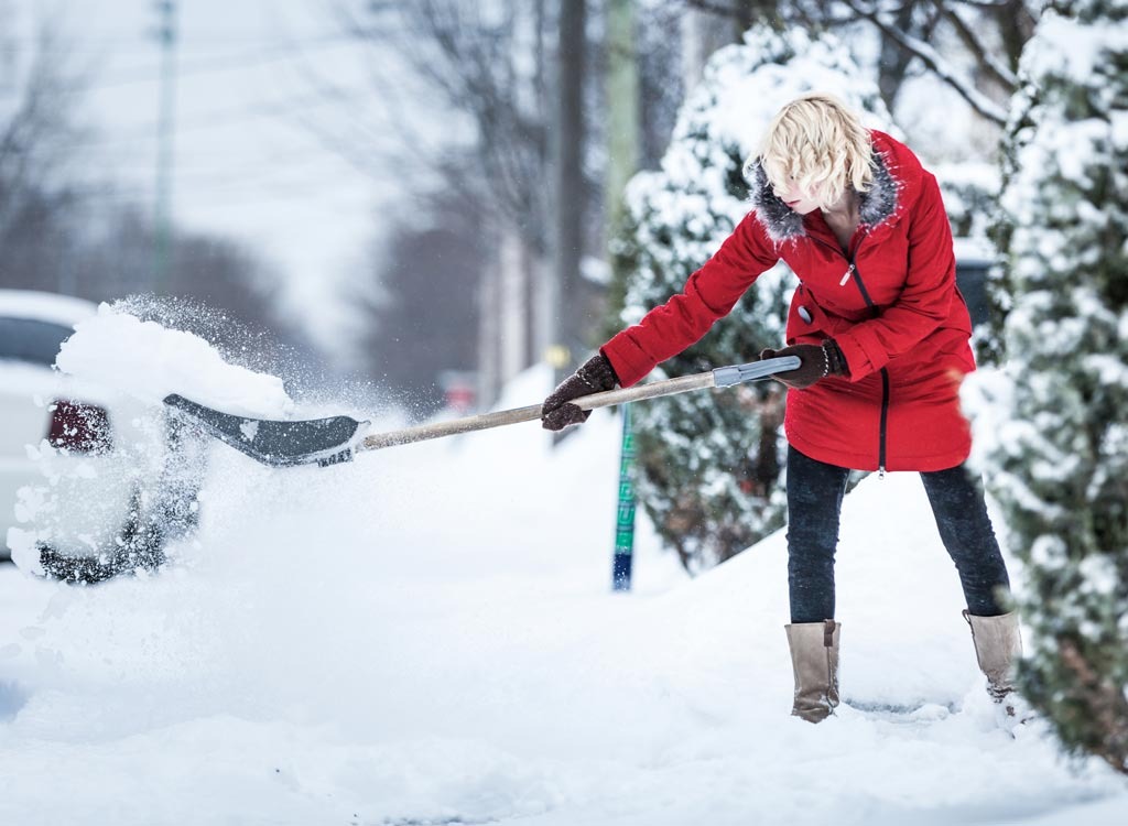 How Shoveling Snow Affects Your Body May Be Cause For Concern — Eat ...