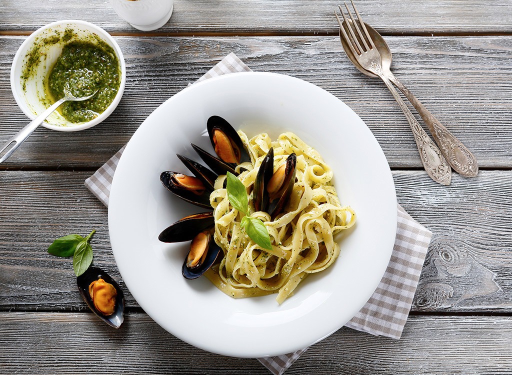 pasta with mussels - best cheat meal on cheat day