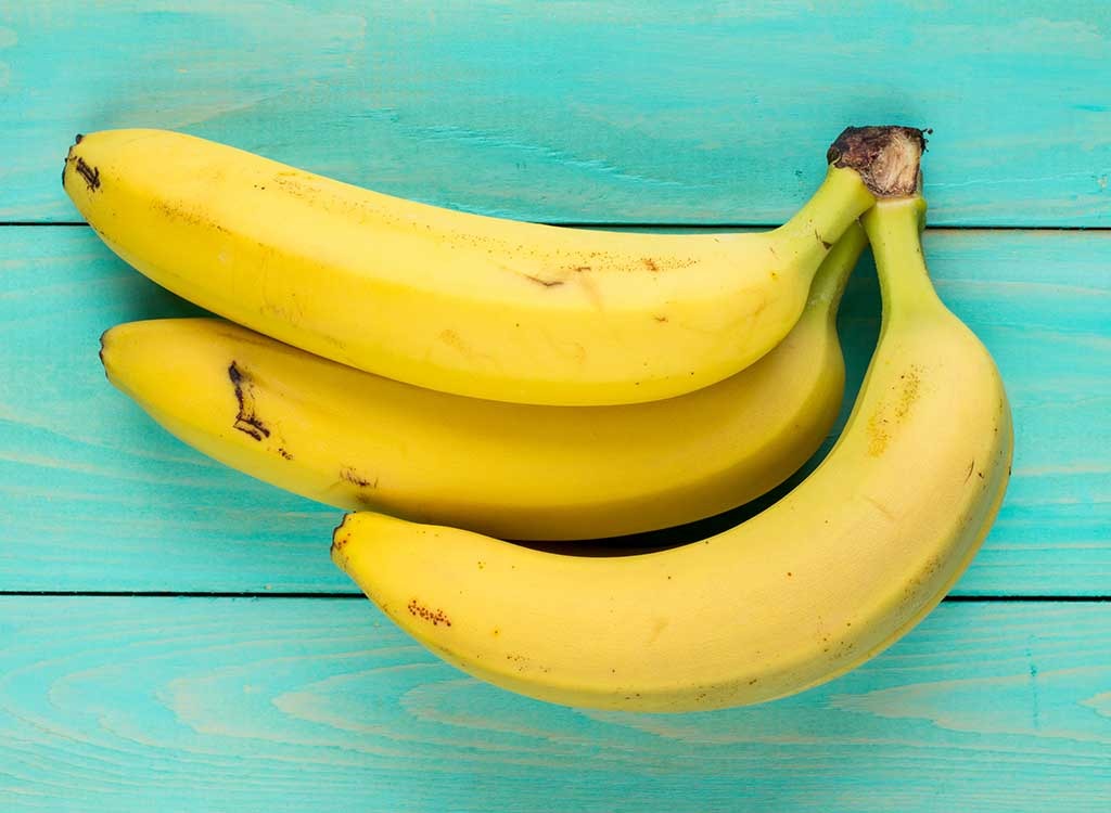 https://www.eatthis.com/wp-content/uploads/sites/4/media/images/ext/827361197/bananas-bunch.jpg?quality=82&strip=1